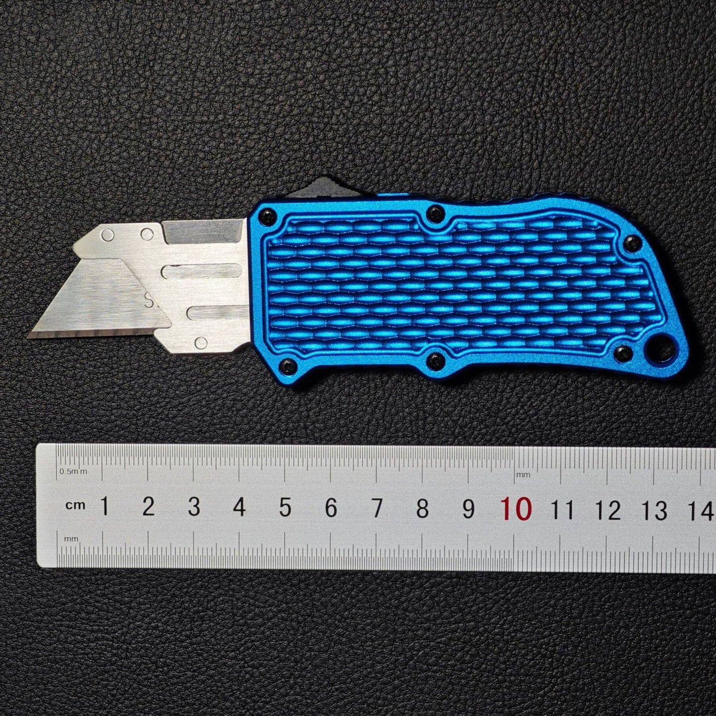 Caressolove Automatic Utility Knife, Green Razor Blades Pocket Knife, Box Cutters Retractable Heavy Duty, Premium Safety Push Button Knife with 5PCS Blades