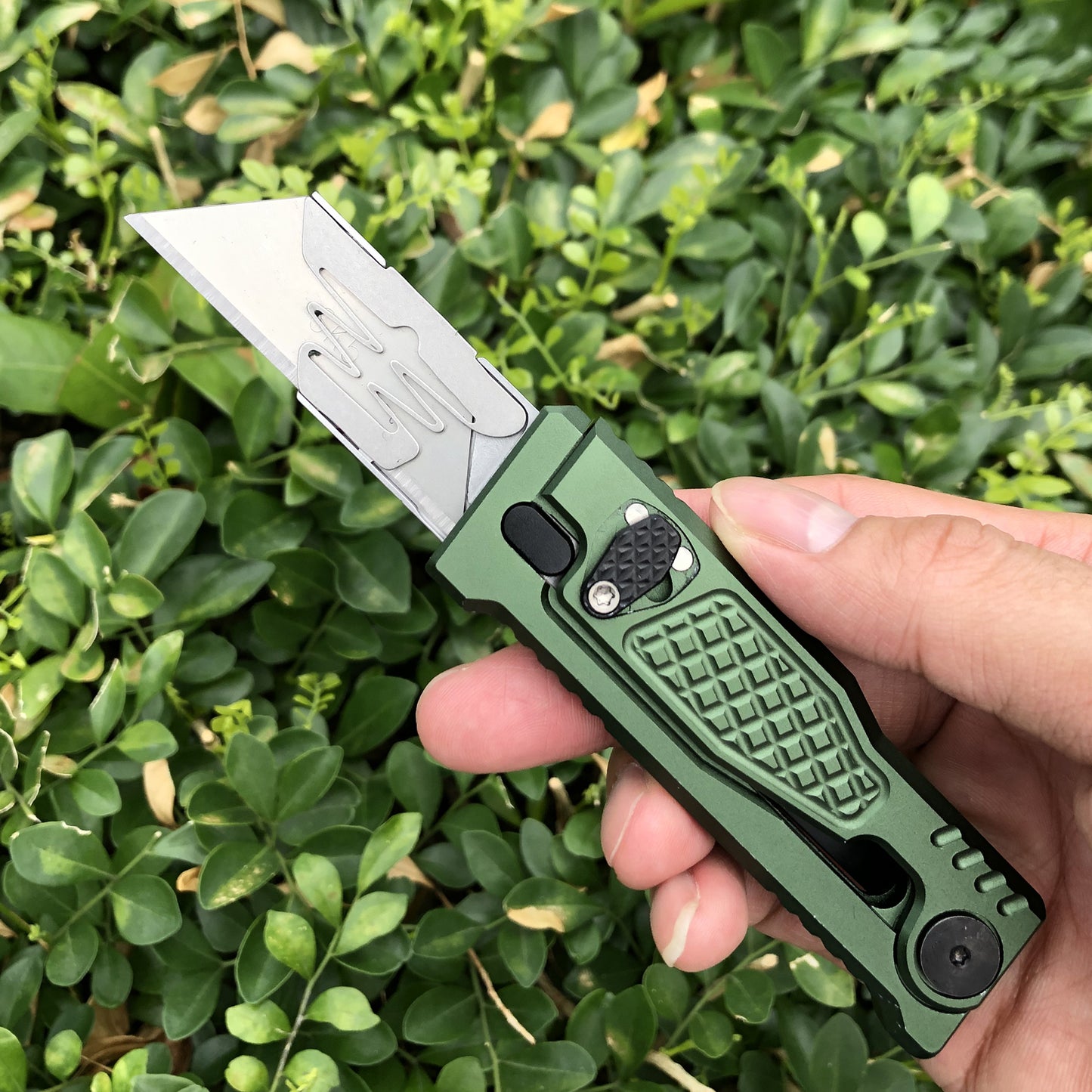 Pocket Utility Knife, Green Retractable Utility Knives, EDC Box Cutter Retractable Pocket Knife with 5PCS Razor Blades, Safty Heavy Duty Box Cutter with Clip