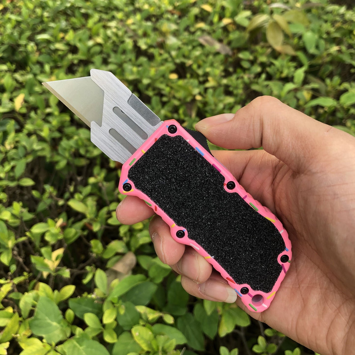 Caressolove Pink Automatic Utility Knife, Safety Heavy Duty Auto Retractable Box Cutter, Replaceable Razor Blade Knives